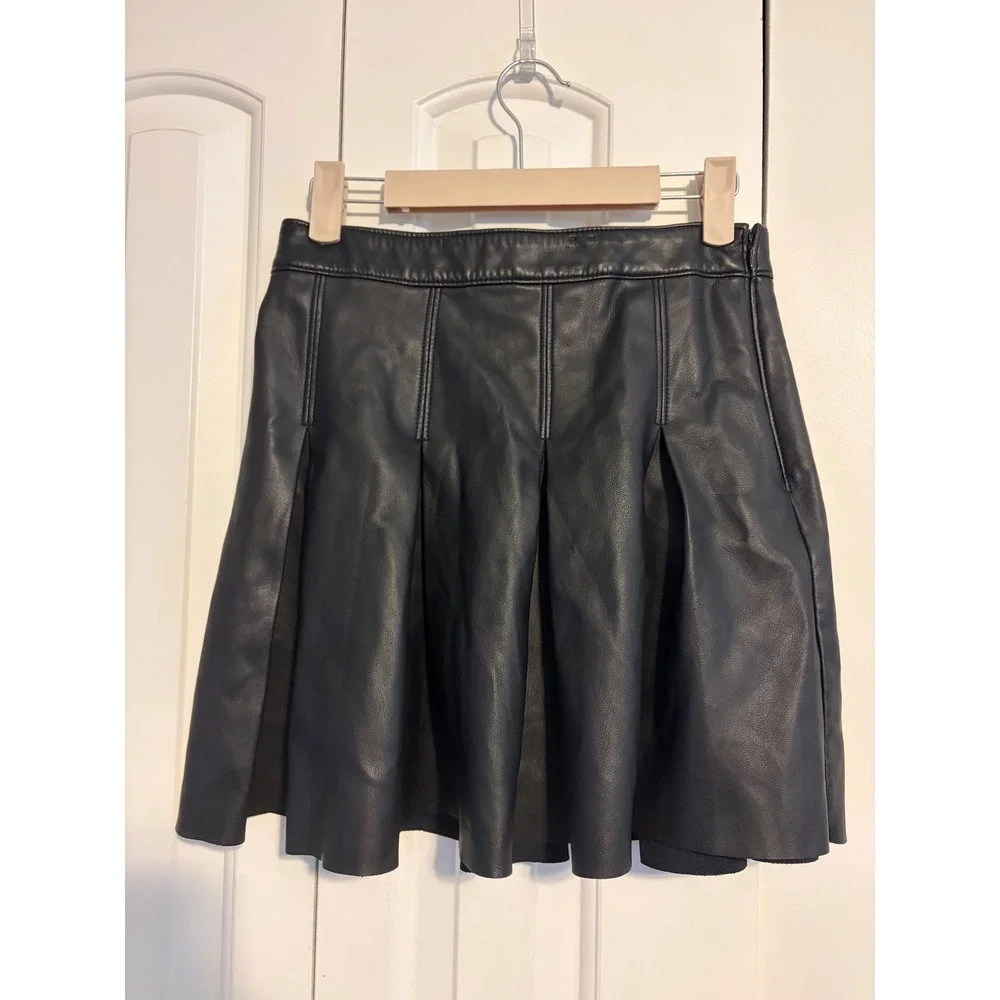 Hollister Faux Leather‎ Pleated Mini Skirt Ultra High Rise Black Size S